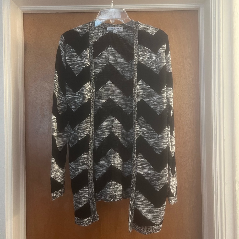 Say What? Women’s Black/Gray and White Chevron Pattern Long Sleeve Cardigan